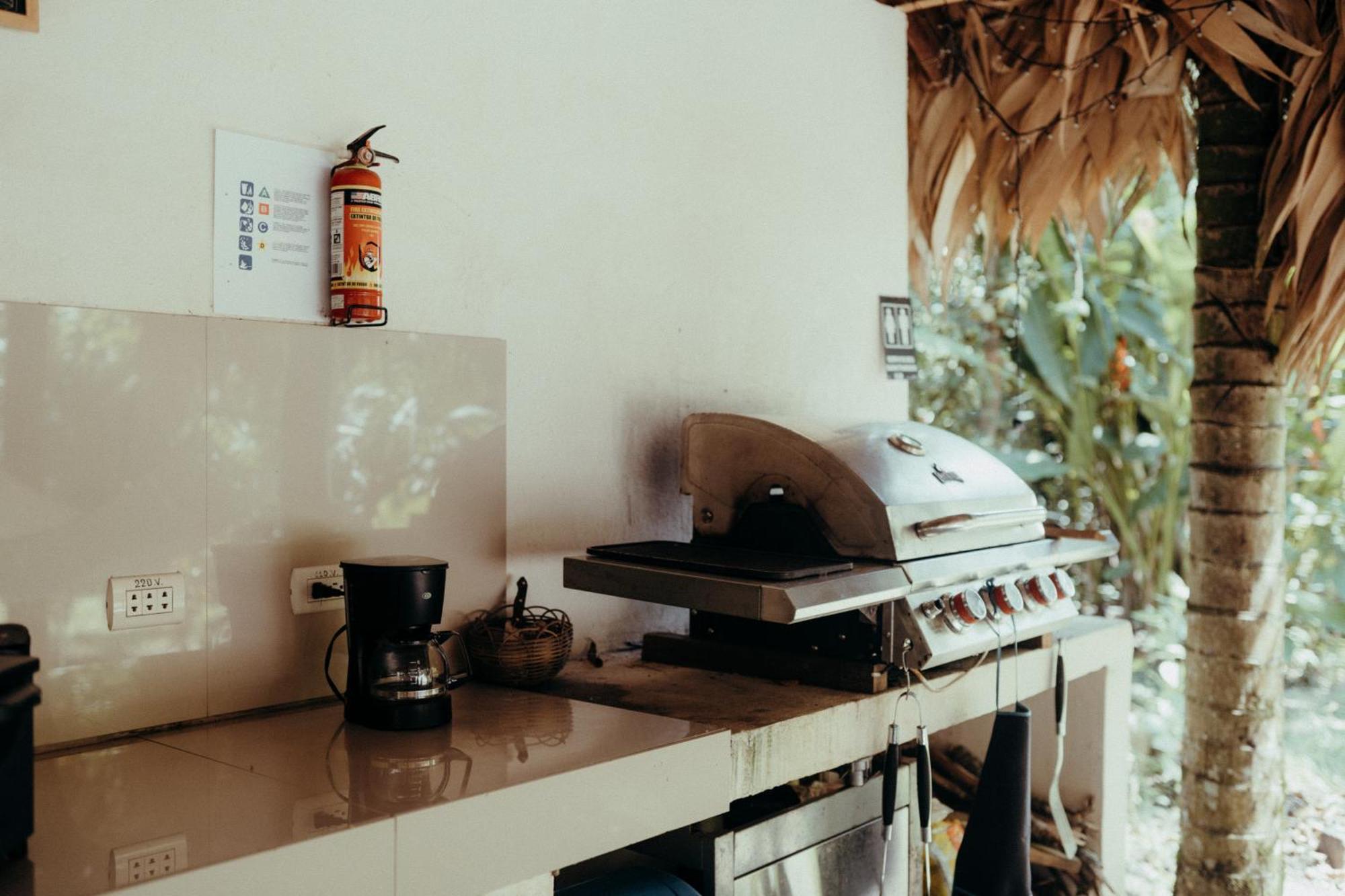 Casa De Los Amigos Caribena Cahuita Εξωτερικό φωτογραφία